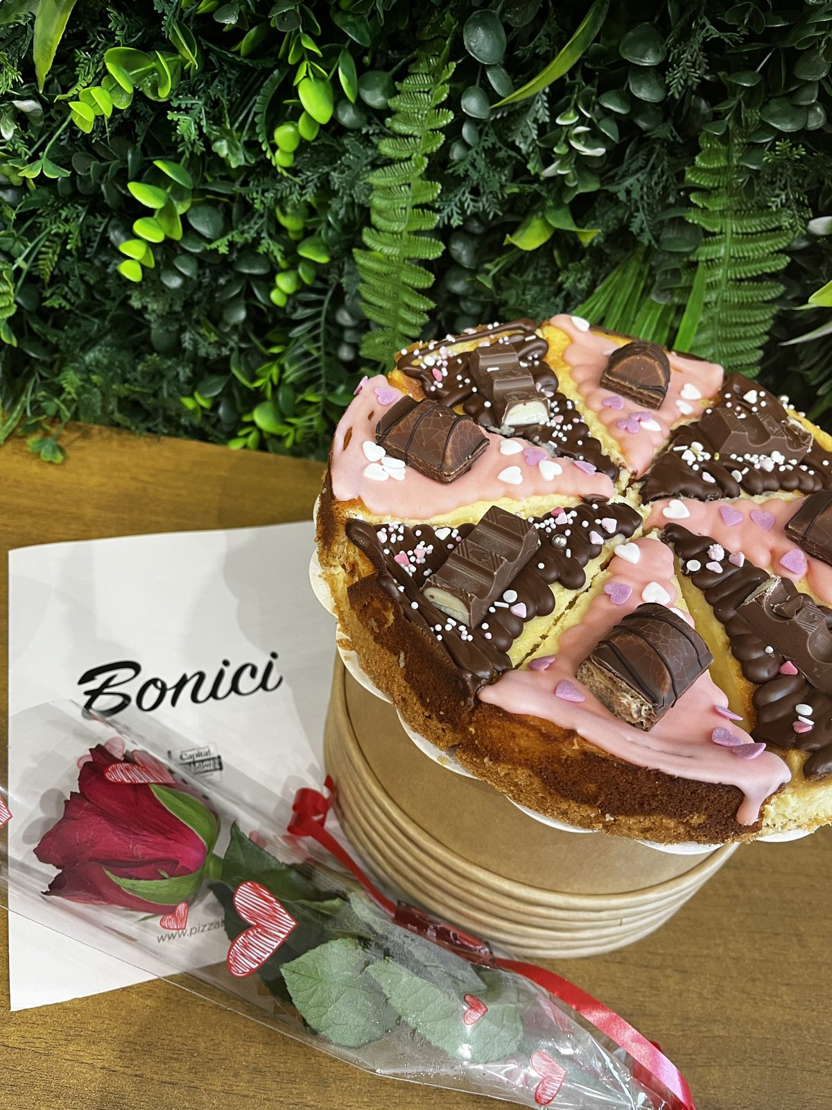 Dessert gourmand chocolat et rose